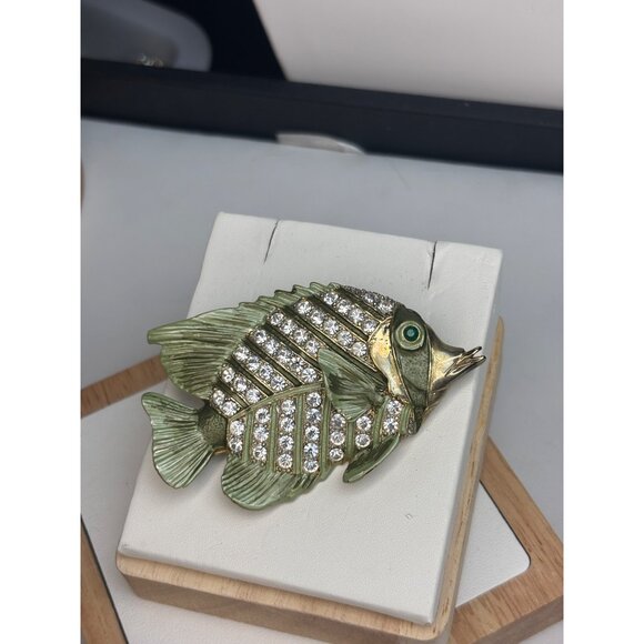 Vintage Rhinestone Fish Brooch Pin Gold Tone With Emerald Eye - Picture 8 of 9